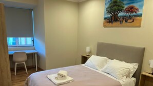 Family Double Room | Desk, laptop workspace, free WiFi - Guest House Acácias Rubras (Ferreira do Zezere)