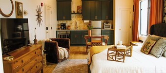 The 1935 Historical Alexander Hotel/ The Chassedi Suite