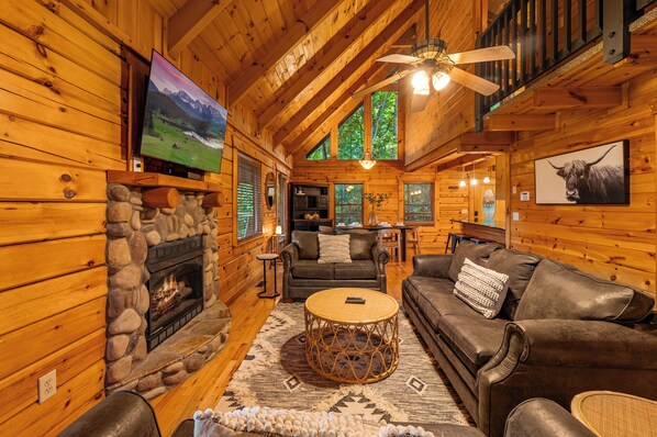 Smart TV, chimenea, videojuegos y futbolito 