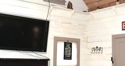 Unique Off Grid Cabin|Pet Friendly|Secluded