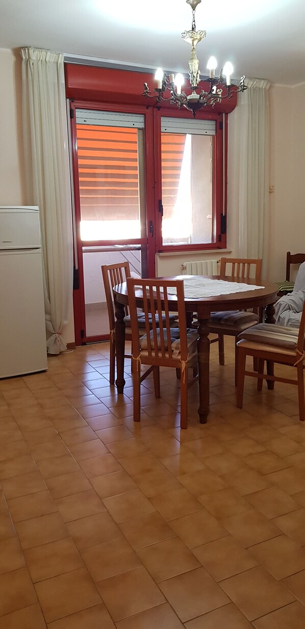 Dining - APP.TO 700 MT. FROM THE SEA, NO animals, NO air conditioning, parch., IT059032C2H8J3P8U6 (Terracina)