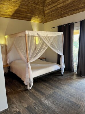 In-room safe, soundproofing, free WiFi, bed sheets