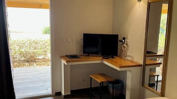 Chambre Luxe, 1 grand lit et 1 canapé-lit, vue océan | Coffres-forts dans les chambres, chambres insonorisées, Wi-Fi gratuit