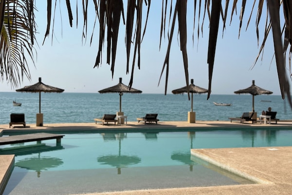 2 outdoor pools