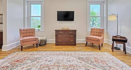 Large One Bedroom Suite in Historic Farmhouse - Family Friendly!