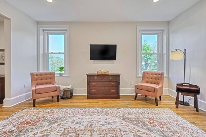 Large One Bedroom Suite in Historic Farmhouse - Family Friendly!