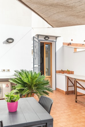 Apartment | Terrace/patio