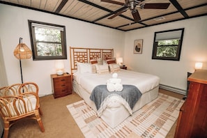 7 Schlafzimmer, Schreibtisch, Bügeleisen/Bügelbrett, Reisekinderbett