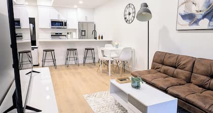 Modern 2BR Suite | Private Patio | 5 Min Downtown/Zoo/Stampede | Central & Safe