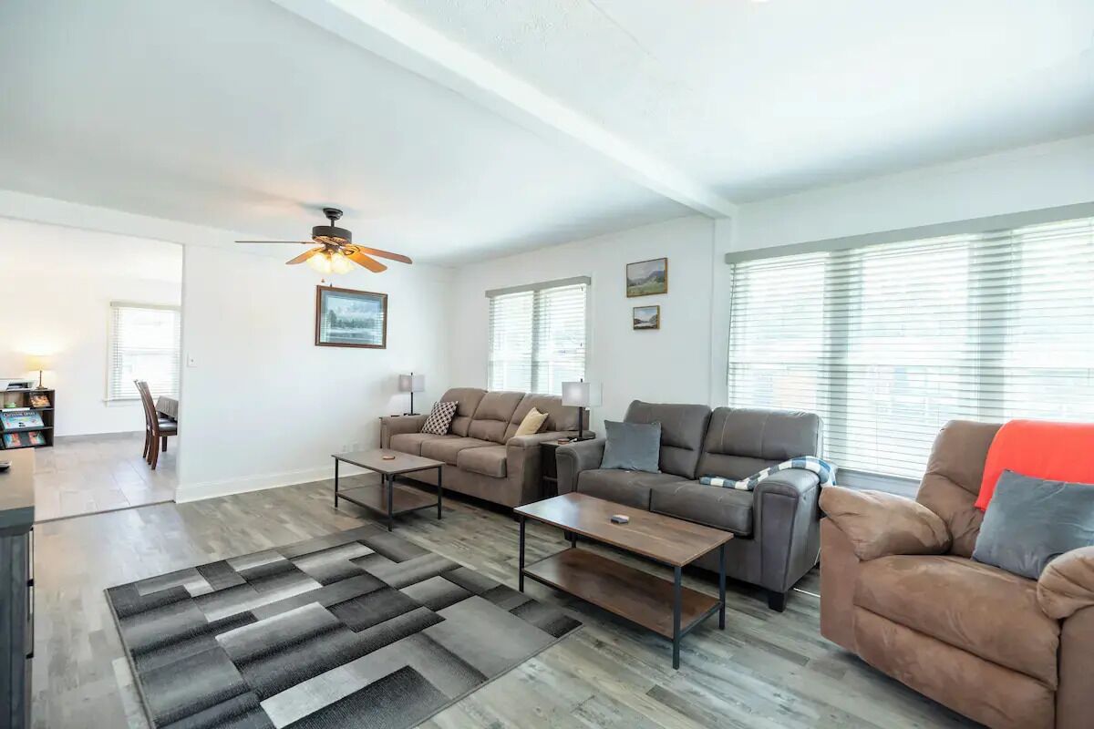 Freshly renovated, spacious house close to historic downtown Cheyenne!   