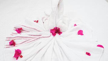 Superior Apart Daire, Plaj Manzaralı | 1 yatak odası, odada kasa, güneşlik/perde, ütü/ütü masası