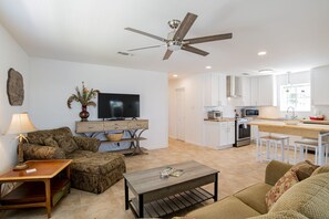 Smart TV - Private Pool - Near BEACH - Pet Friendly Beach House - Sleeps 16 (Gulf Shores)