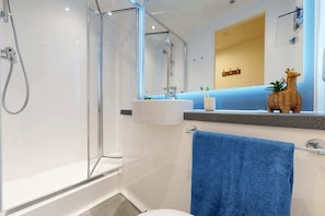Apartment, 3 Bedrooms | Bathroom - Barnard Point in London - Campus Accommodation (Wembley)