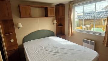 2 bedrooms, travel crib, WiFi