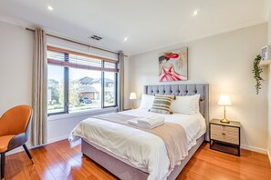 5 bedrooms, desk, iron/ironing board, travel cot