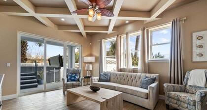 Pool, hot tub, wraparound balcony & cupola views, across from beach!