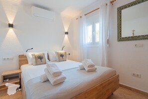 6 bedrooms, iron/ironing board, free WiFi, bed sheets