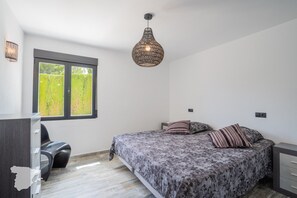 3 soverom, strykejern/-brett, wi-fi (inkludert) og sengetøy