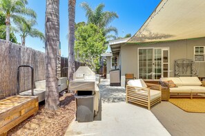 Terrace/patio - Peaceful Vista House w/ Gas Grill: 1 Mi to Dtwn! (Vista)