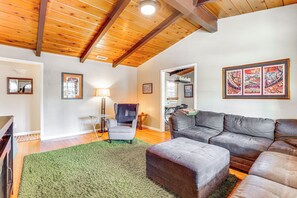 TV, fireplace, stereo - Peaceful Vista House w/ Gas Grill: 1 Mi to Dtwn! (Vista)