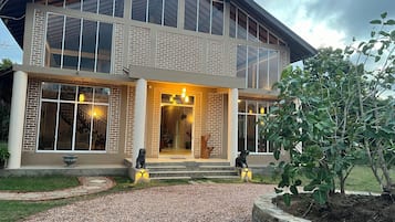 Mặt tiền nơi lưu trú