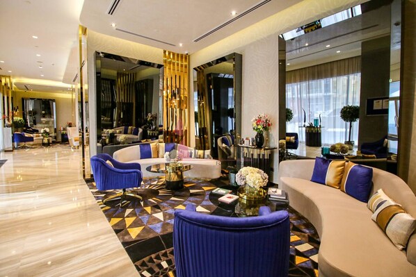Lobby sitting area - GLOBALSTAY. DAMAC Majestine Apartments (Dubai)