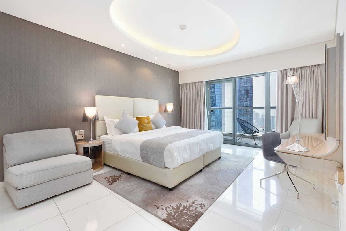 Departamento Deluxe, 1 habitación, balcón, vista al lago | Escritorio, espacio para trabajar con laptop y cortinas blackout