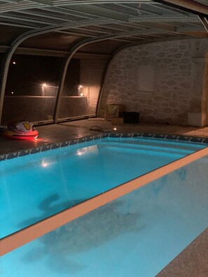 Indendørs pool