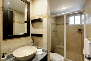 Hair dryer, towels - Condesa Hideaway: 3 BR Apartment with Urban Flair (Ciudad de México)