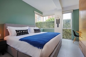 2 bedrooms, desk, iron/ironing board, WiFi