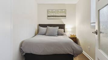 2 quartos, ferros/tábuas de passar roupa, Wi-Fi, roupa de cama