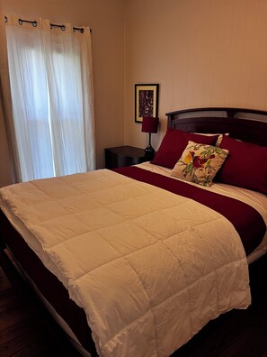 2 bedrooms, iron/ironing board, WiFi, bed sheets - Sunny, 2-bedroom apartment in downtown Sun Prairie (Sun Prairie)
