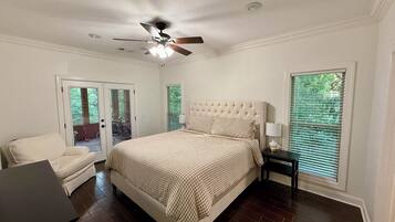 1 dormitori, planxa i posts de planxar, wifi i roba de llit