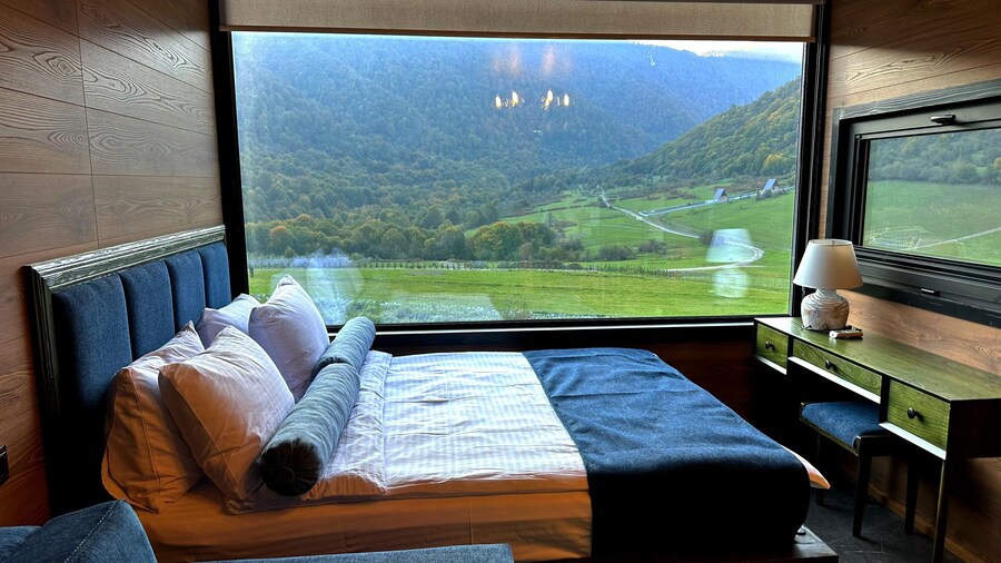 Runaway House - Qalaciq