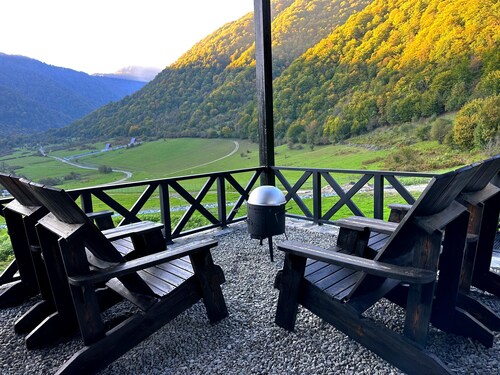 Runaway House - Qalaciq