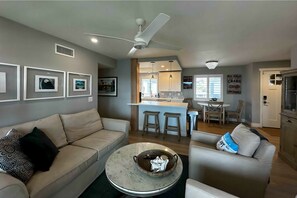 Smart TV, caminetto, studio, stampante