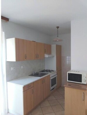 Fridge, microwave, oven - Apartments Petrin #1
 (Tolmin)