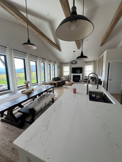 2bed 2bath Barndominium in Arlee just north of Missoula on horse sanctuary.