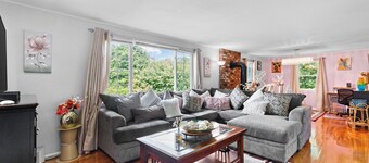 Quiet Comfy Getaway 3 BDR home. Close to Bradley Airport.