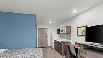 Suite, 1 Queen Bed, Non Smoking