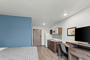 Suite, 1 Queen Bed, Non Smoking | Desk, free WiFi, bed sheets