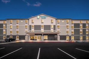 Exterior - WoodSpring Suites Beaverton - Portland West (Beaverton)