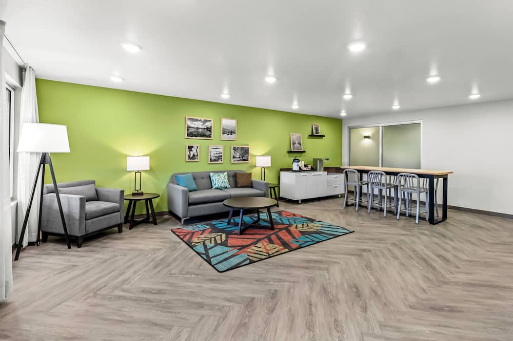 WoodSpring Suites Beaverton - Portland West