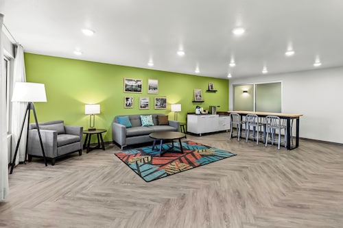 WoodSpring Suites Beaverton - Portland West