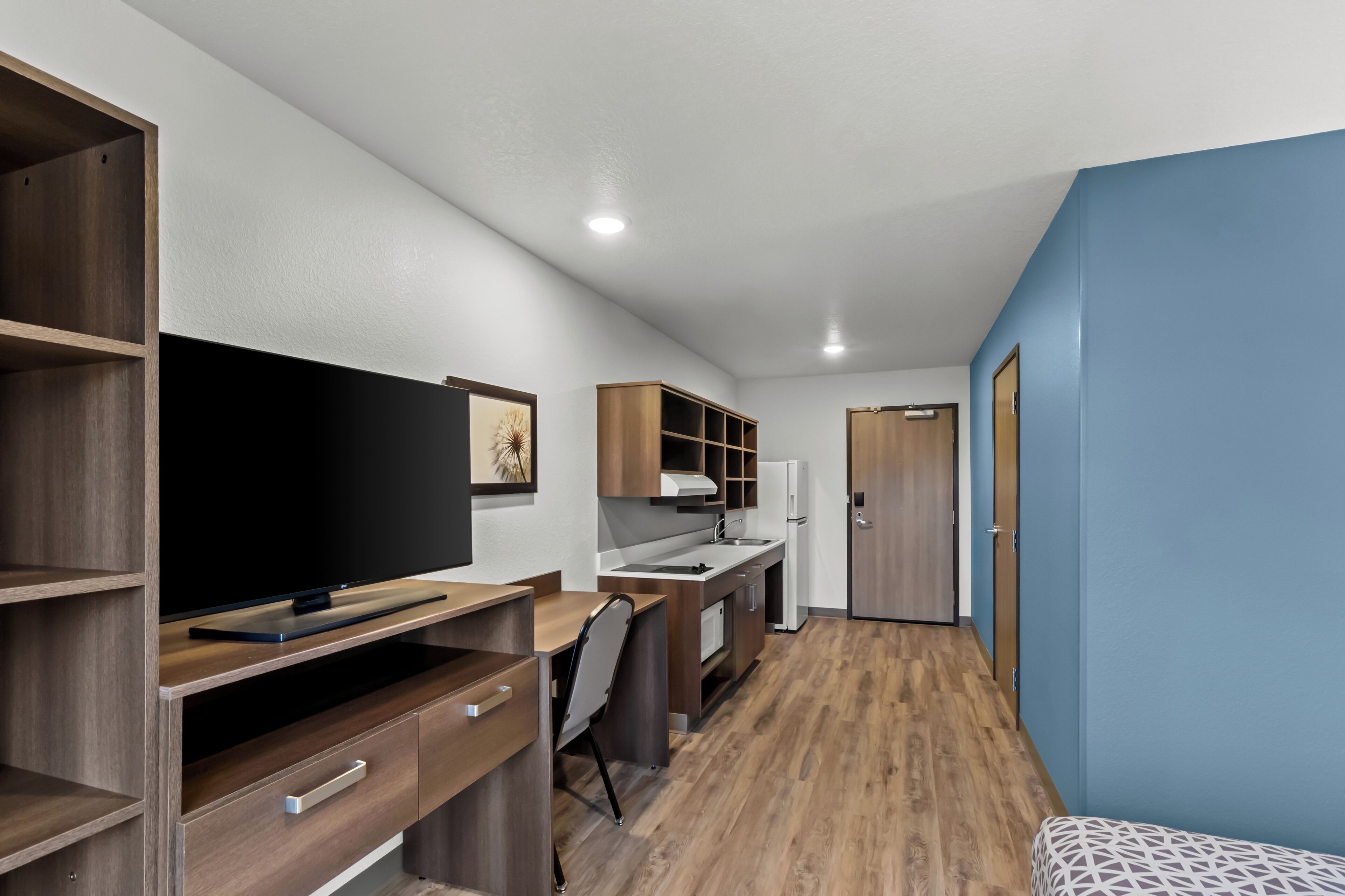 Desk, free WiFi, bed sheets