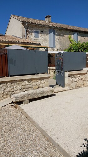 Appartement en Rez-de-chaussée Avec une Cour Fermée : Lou Dormidou D'eleno !