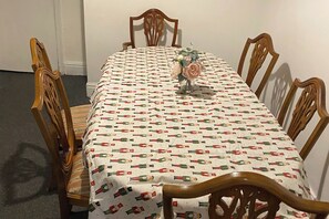 Dining - Seaside - House - Sleeps 10 - Parking - Garden (Blackpool)