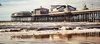 5 Bed House - Sleeps 10 - Garden - Parking - Wifi