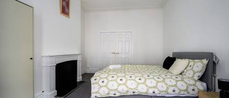 Casa | 5 camere, cassaforte in camera, ferro/asse da stiro, Wi-Fi gratuito