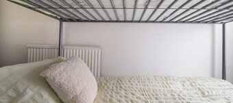 Heart of Blackpool - Sleeps 10 - Parking